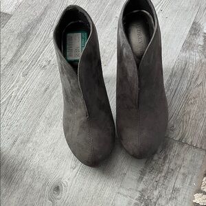 Audrey Brooke Women's Gray Ankle Booties